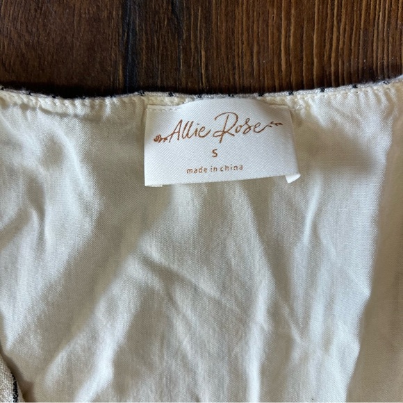 Lulu’s Idyllic Days Ivory Striped Sleeveless Button-Front Romper SZ - Picture 6 of 7